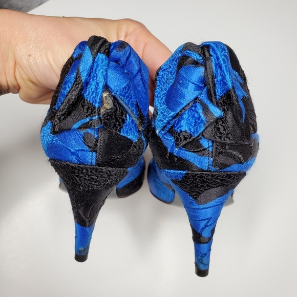 Stuart Weitzman || Blue & Black Floral Heels w Bow - Picture 8 of 11